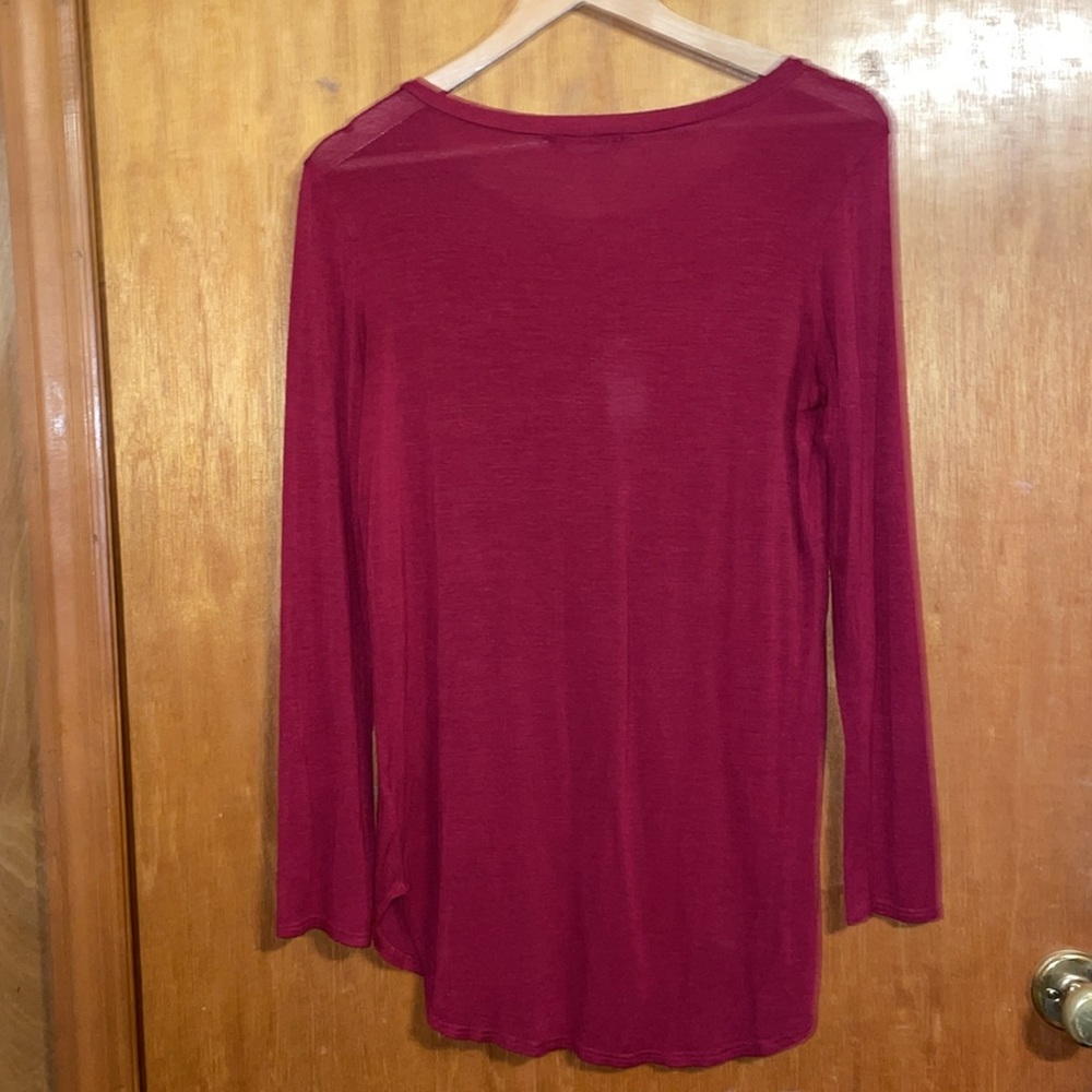 •ZUTTER•MAROON LEOPARD DEER "MERRY CHRISTMAS" HIGH-LOW SCOOPNECK BLOUSE SMALL - Picture 3 of 7
